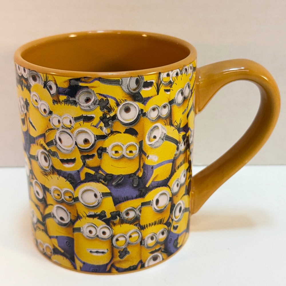 Universal‎ Studios Minions Ceramic Mug 14 oz Yellow Coffee Cup